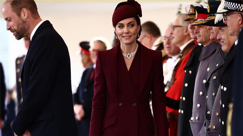 Kate und William begrüßen Emir von Katar zum Staatsbesuch Für Kate (M.) ist es der wichtigste Termin seit ihrer Krebserkrankung.