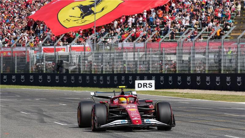 Für Lewis Hamilton läuft es auch beim Ferrari-Heimspiel nicht.