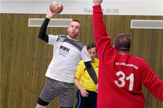 Für Louis Winter und die HSG Liebenburg-Salzgitter gibt es m Nachbarschaftsduell in Hornburg nichts zu holen. Foto: Drechsler
