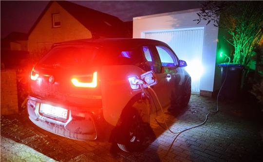 Für Massen von E-Autos und Wärmepumpen sind die lokalen Verteilnetze noch nicht ausgelegt.