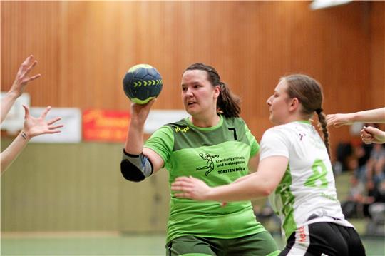 Für Mona Traeger (li.) und die HSG Langelsheim/Astfeld beginnt die Saison in der Landesliga am 10. September. Weil die Staffel jetzt größer ist, stehen 22 Spiele auf dem Programm.  Foto: Gietemann