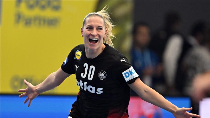 Für Rechtsaußen Jenny Behrend ist es schon jetzt der größte Erfolg im Nationalteam.