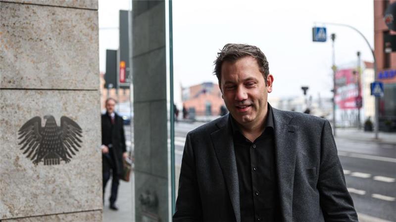 Geräuschlose Premiere: Schwarz-Rot sondiert still und leise Für SPD-Chef Lars Klingbeil ist die Regierungsbildung kein Selbstläufer. Die Verhandlungen dürften inhaltlich nicht einfach werden.