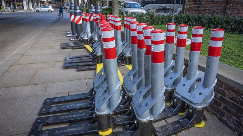 Ausnahmezustand fürs große Fest - Blick hinter die Kulissen Für Sicherheit sollen unter anderem Absperrungen sorgen.