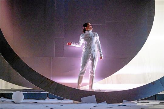 Für „Solaris“ verwandelt sich Liebfrauen in einen fernen Stern. Foto: Ray Behringer