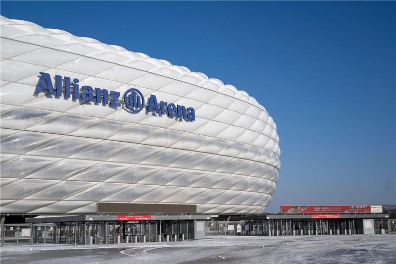 Schweigeminute für Beckenbauer in den Bundesliga-Stadien Für das kommende Bundesliga-Wochenende ist zu Ehren von Franz Beckenbauer eine Schweigeminute bei allen Spielen angekündigt.