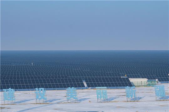 Für das laufende Jahr rechnet Chinas Industrieverband für Fotovoltaik mit bis zu 220 Gigawatt an neu installierter Solarenergie.