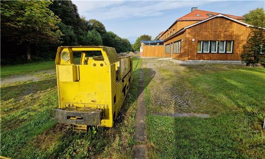 Für den Bau der Mensa muss laut der Verwaltung eventuell der Startpunkt der Tagesförderbahn umgelegt werden. Foto: Knoke