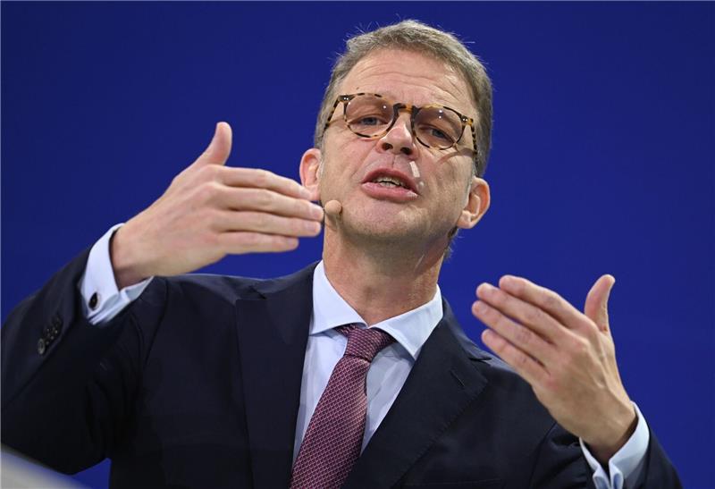 Deutsche-Bank-Chef Sewing: Kein Platz für Hass und Rassismus Für den Deutsche-Bank-Chef Christian Sewing gibt es aus wirtschaftlicher Sicht viele Gründe, um ein Zeichen gegen Hass und Rassismus zu setzen.