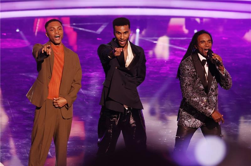 Für den Film «Girl You Know It's True» nahmen Tijan Njie (M) und Elan Ben Ali (l) die Rolle des Pop-Duos Milli Vanilli ein.