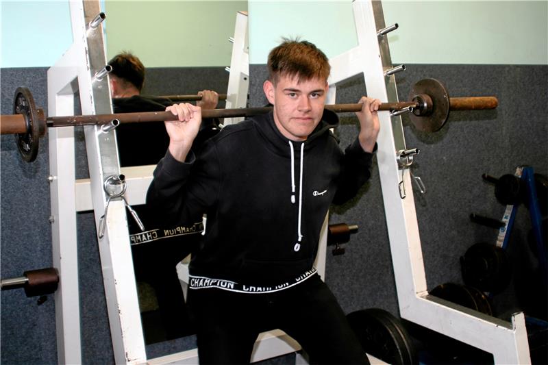 Tobias Humpert ist der neue Bundesfreiwilligendienstler am Sportinstitut Für den Fitnesstreff des Sportinstitutes hat der Bundesfreiwilligendienstler Tobias Humpert ein Hygienekonzept erstellt.