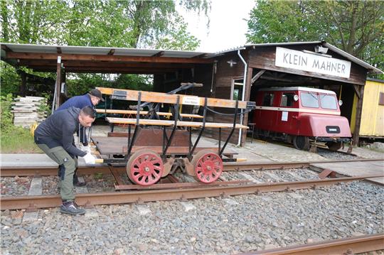 Für den Museumstag am Pfingstsonntag haben die fleißigen Helfer alles weitgehend vorbereitet.  Foto: Leifeld