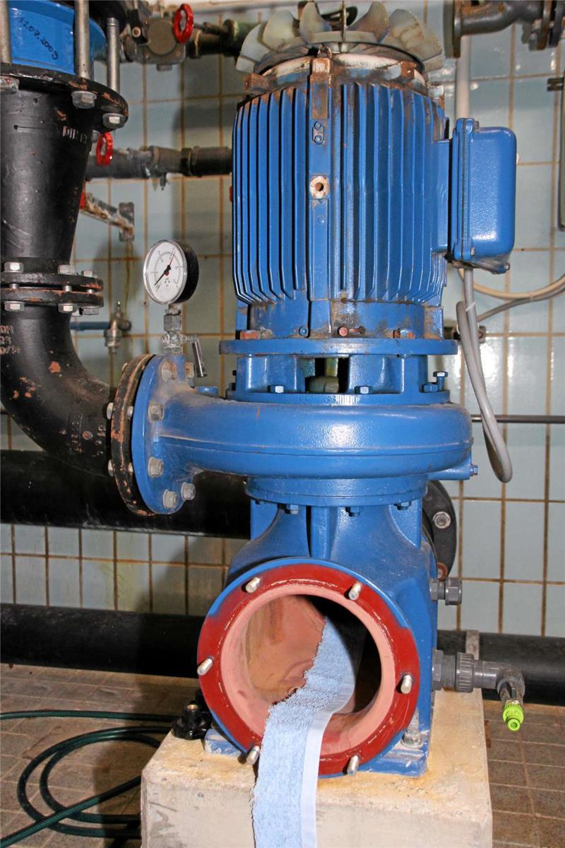 Für den Winter werden die Pumpen ausgebaut, um Schäden zu vermeiden.