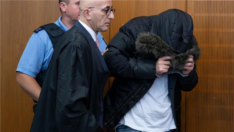 Für den heute 40-jährigen Angeklagten wurde die Unterbringung in Sicherungsverwahrung verhängt. 