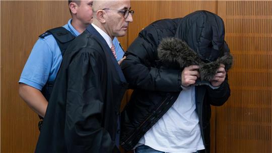 Für den heute 40-jährigen Angeklagten wurde die Unterbringung in Sicherungsverwahrung verhängt. 