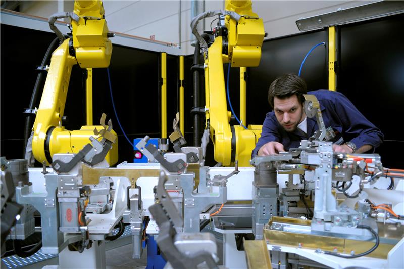 Für die 440 Beschäftigten bei Magna in salzgitter gilt eine Jobgarantie bis 2025. Foto: Bernward Cornes