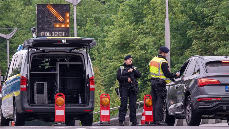 Gutachten: Reformtempo in der Migrationspolitik ist zu hoch Für die Bundespolizei gab es vergangene Woche neue Anweisungen, was die Grenzkontrollen und die Zurückweisung auch von Asylsuchenden betrifft. (Archivfoto)