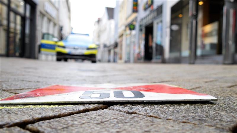 Tödliche Polizeischüsse: Ermittler erstellen 3D-Tatortmodell Für die Ermittlungen zu den tödlichen Polizeischüssen auf den 21-jährigen Lorenz wird der Tatort in Oldenburg dreidimensional vermessen.