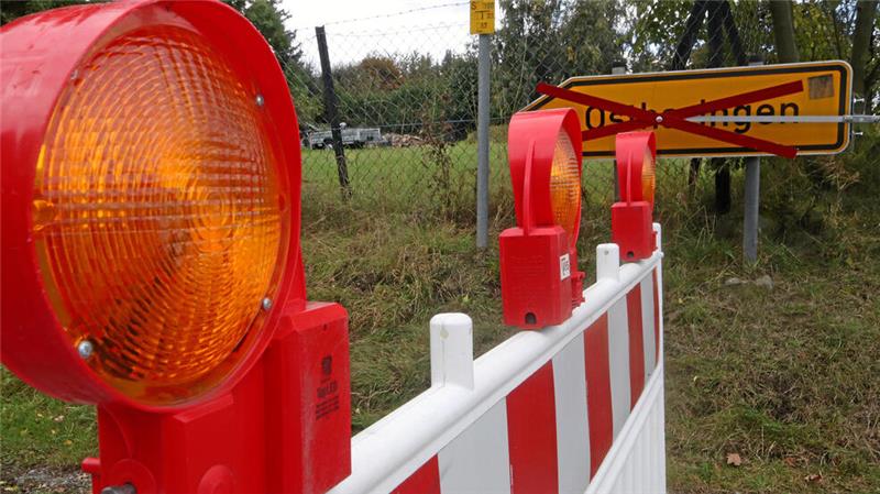 Ortsdurchfahrt von Ostharingen für Bauarbeiten voll gesperrt Für die Fahrbahnsanierunsarbeiten ist die Ortsdurchfahrt Ostharingen derzeit gesperrt.