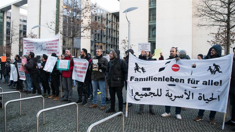Asylklagen dauern wieder länger – Sachsen ist Schlusslicht Für die Gruppe der subsidiär Schutzberechtigten ist der Familiennachzug derzeit ausgesetzt. (Archivfoto)