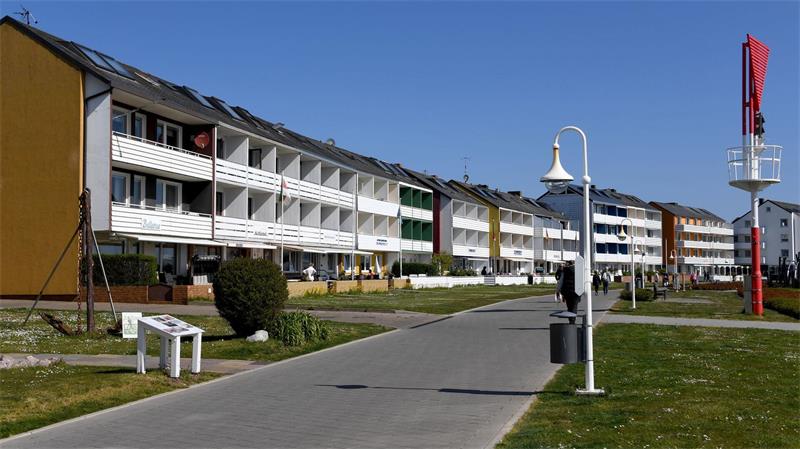 Helgolands Gretchenfrage: getrennt oder vereint? Für die Hotels an der Promenade gibt es kaum Ausbaumöglichkeiten. (Archivbild)