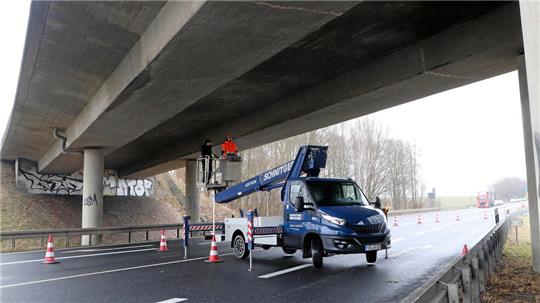 Für die Installation des neuen Mess-Systems ist die B 82 bei Hahausen halbseitig gesperrt.