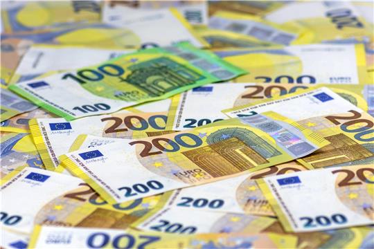 Für die Jahre 2023 und 2024 fehlen im aktuellen Haushaltsentwurf 2,3 Millionen Euro beziehungsweise 2,5 Millionen Euro. Und da sind Steuererhöhungen schon eingerechnet, ohne wäre das strukturelle Defizit in beiden Jahren wesentlich höher. In der Bad Harzburger Lokalpolitik scheiden sich die Geister, die einen wollen gar keine Steuererhöhung, die anderen etwas moderatere, als von der Verwaltung vorgeschlagen. Ziel ist, den Haushalt möglichst einvernehmlich zu beschließen. Fotos: GZ-Archiv/ Pixabay/Unsplash