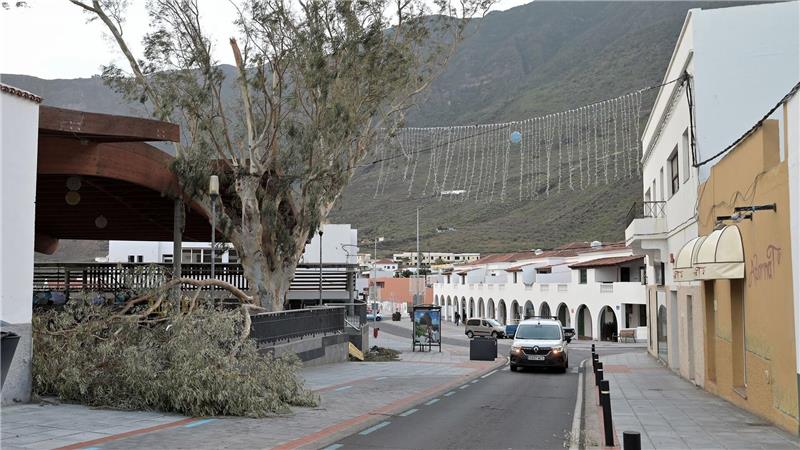Für die Kanarischen Inseln gilt eine Sturmwarnung. „Therese“ zieht von West nach Ost über die Inseln vor der Westküste Afrikas hinweg und könnte mit Starkregen und Orkanböen für Überschwemmungen und Schäden an Gebäuden sorgen. (Archivfoto)