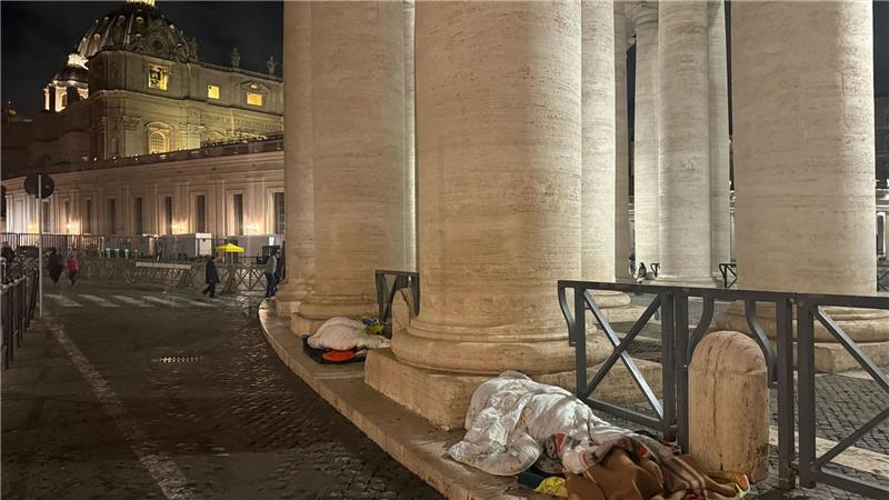 Wie ein deutscher Bettler in Rom zum Heiligen wurde Für die Obdachlosen am Petersplatz werden die Nächte jetzt wieder kalt.
