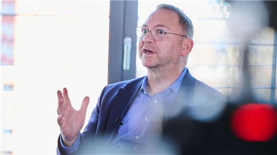 Für die Rente fordert Verdi-Chef eine stärkere Heranziehung reicher Teile der Gesellschaft. 