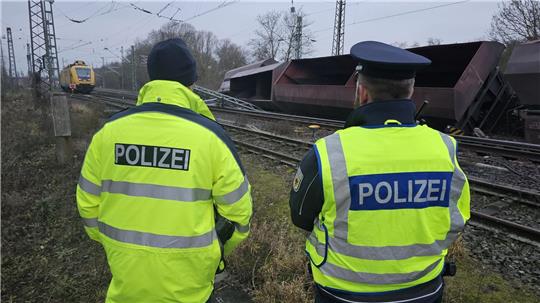 Für die Reparaturarbeiten sollen nun die kaputten Gleise gesprengt werden. (Archivbild)