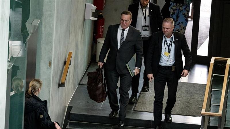 Geräuschlose Premiere: Schwarz-Rot sondiert still und leise Für die SPD verhandelt unter anderem Verteidigungsminister Boris Pistorius.