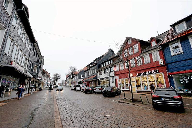 Clausthaler Roe: Was wollen Anwohner und Inhaber? Für die Sanierung der Fahrbahn sind im Haushalt 1,7 Millionen Euro vorgesehen. Foto: Neuendorf