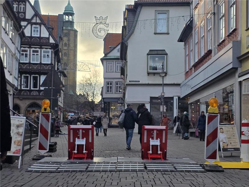 Für die Sicherheit ist gesorgt: Die Zufahrtsstraßen werden mit mobilen Sperren d...
