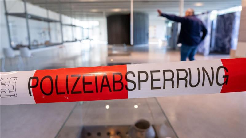 Bis zu elf Jahre Gefängnis nach Diebstahl von Keltengold Für die Spurensicherung der Polizei wurde das Museum nach dem Einbruch geschlossen. (Archivbild)