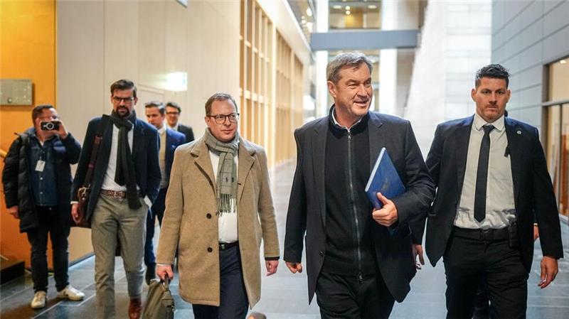 Geräuschlose Premiere: Schwarz-Rot sondiert still und leise Für die Union traf unter anderem der CSU-Vorsitzende Markus Söder ein.