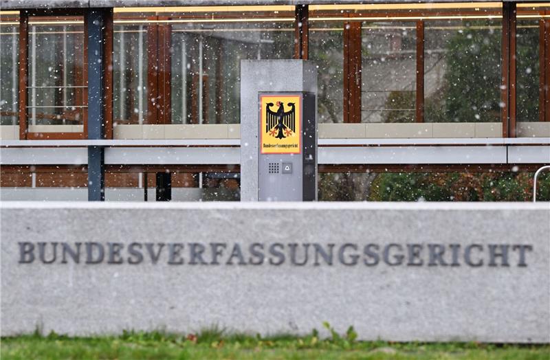 Was ist bei Terrorabwehr erlaubt? Verfassungsgericht prüft Für die Verhandlung in Karlsruhe stehen unter anderem Fragen zur Datenerhebung und -verarbeitung sowie zur Löschungspraxis des BKA auf der Agenda.