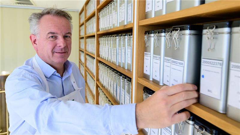 Teetester mit Leidenschaft und ausgeprägtem Geschmackssinn Für die anspruchsvolle Arbeit eines Teetesters braucht es einen außergewöhnlich ausgeprägten Geschmackssinn – und genau den bringt Stefan Feldbusch mit.