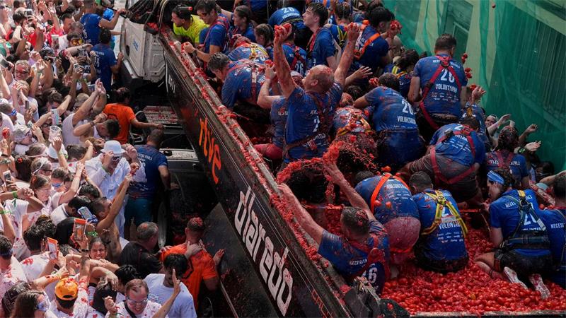 Für die diesjährige Ausgabe der größten Lebensmittelschlacht der Welt, der „La Tomatina“, stehen 150 Tonnen matschiger Tomaten zur Verfügung.