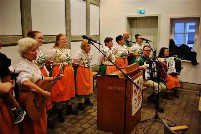 St. Andreasberg: Investitionen von 2,385 Millionen Euro Für die musikalische Unterhaltung ist die Brauchtumsgruppe des Heimatbundes verantwortlich. Foto: Jung