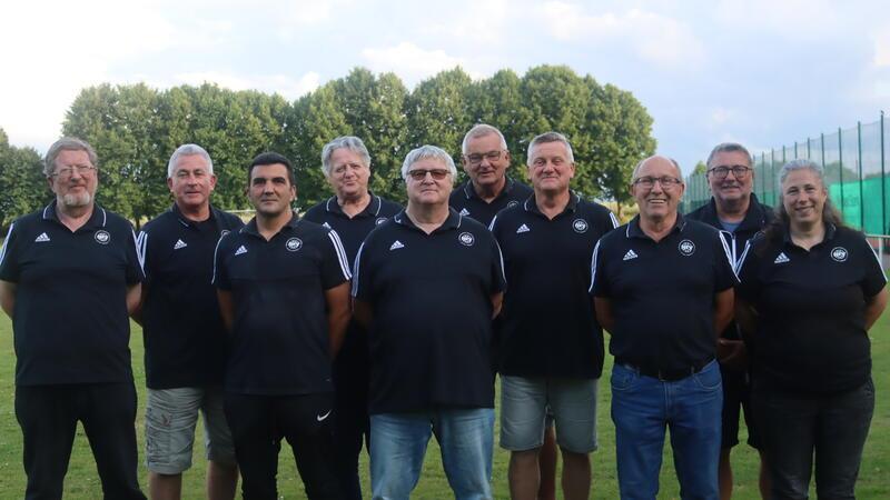 Das große Stühlerücken bleibt aus Für die nächsten drei Jahre leitet der gewählte Vorstand die Geschicke der Jugendfußballer im Kreis Nordharz: Volker Pasemann, Sven Bankowski, Levent Kaya, Dieter Janik, Christian Guhr, Andreas Wüste, Thomas Ungrad, Holger-Michael Tiburczy, Thorsten Peter, Susen Berkefeld (v.l.)
