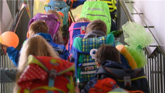 Für die neuen Erstklässler im kommenden Schuljahr gilt ein Anspruch auf Ganztagsbetreuung. (Symbolbild)