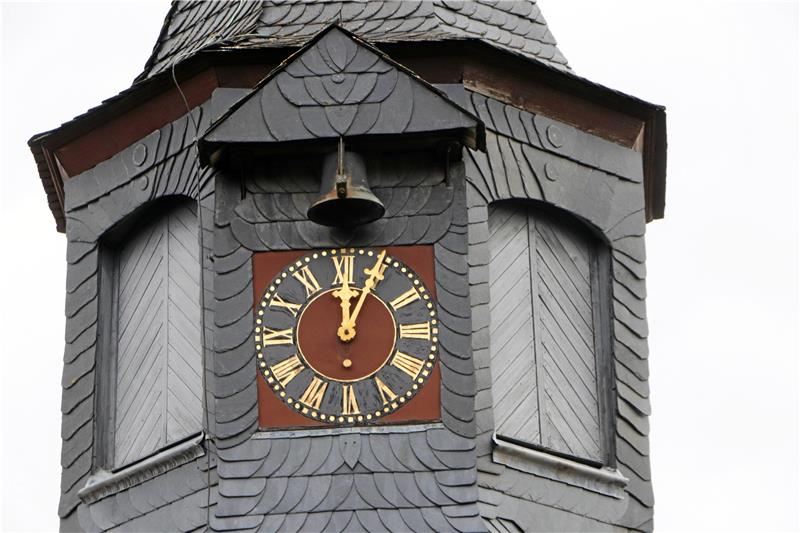 Für die seit jeher eigenständige evangelische Kirchengemeinde St. Johannes ist es Fünf nach Zwölf: Weil für die Kirchenvorstandswahl die Kandidaten fehlten, müssen die Nauener mit einer anderen Gemeinde fusionieren. Foto: Gereke