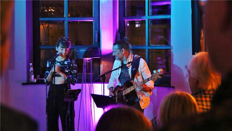 Honky-Tonk-Festival: Braunlage wird zur Kneipenbühne Für eine gemütliche Atmosphäre in „Johns Bar“ in „The Hearts Hotel“ sorgt im Vorjahr die Gruppe „The box“, die das in diesem Jahr wiederholen will.