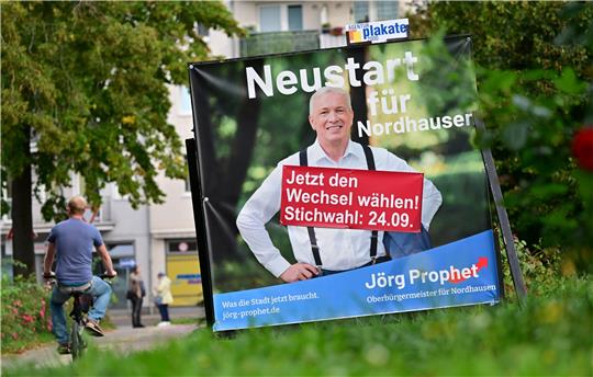 Für einen „Neustart“ wirbt AfD-Kandidat Jörg Prophet vor der Stichwahl für das Amt des Oberbürgermeisters am Sonntag in Nordhausen. Foto: dpa