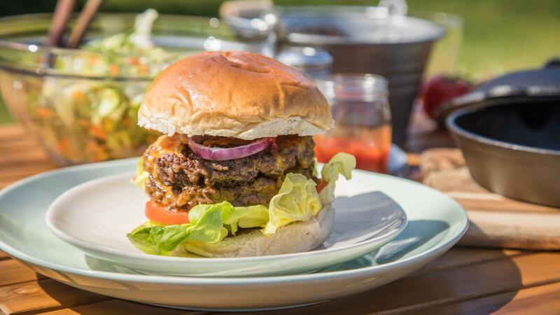 Anleitung: So gelingen Burger Buns und Burger Patties Für gutes Fleisch lohnt sich der Weg zum Metzger.