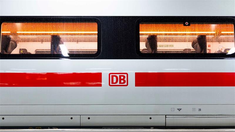 Für hundert Euro im ICE zu fünft durch Deutschland und zurück - damit will die Bahn bei Familien punkten. (Archivbild)
