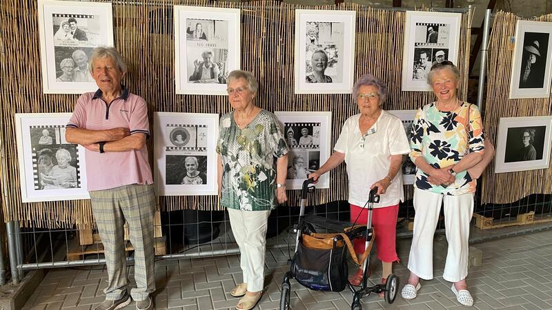 Für ihr Shooting hat Kirsten Scheer mit den Senioren echte Modelverträge abgeschlossen. Die sehen die Ergebnisse während der Kultur- und Museumsmeile zum ersten Mal.