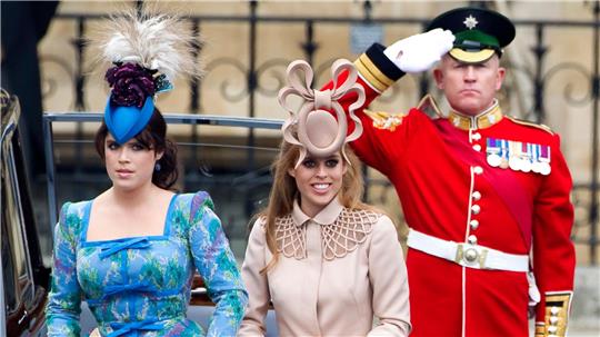 Für ihre Hutauswahl wurden die beiden Prinzessinnen damals verspottet. (Archivbild)