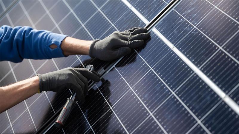 Reiches umstrittene Energiereformen - das steckt drin Für kleine Solaranlagen soll es keine dauerhafte Förderung mehr geben. (Symbolbild)